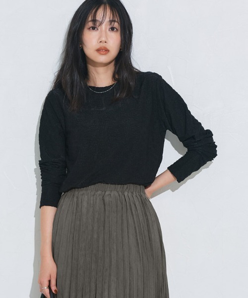 Pierrot(ピエロ)の「柄が選べるクルーネックロングスリーブシアーカットソー(Tシャツ/カットソー・レディース・アイボリー/ブルー系その他/ブラック/ホワイト系その他/シルバー/ブラック系その他2/ホワイト系その他2・L/M)」の21枚目の写真