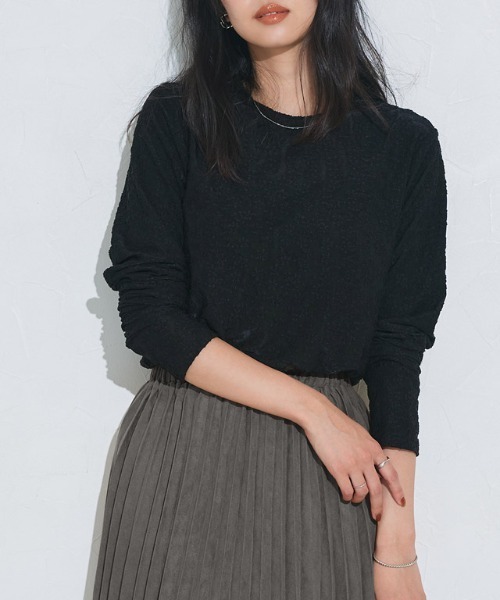 Pierrot(ピエロ)の「柄が選べるクルーネックロングスリーブシアーカットソー(Tシャツ/カットソー・レディース・アイボリー/ブルー系その他/ブラック/ホワイト系その他/シルバー/ブラック系その他2/ホワイト系その他2・L/M)」の22枚目の写真