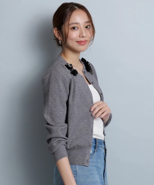 JUSGLITTYビジューモチーフカーディガン JUSGLITTY（ジャスグリッティー）の「ビジューネックカーディガン トップス