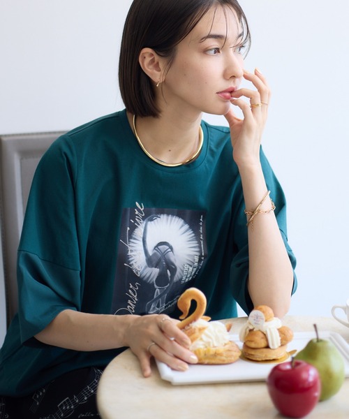 KATHARINE ROSS（キャサリンロス）の「【KATHARINE ROSS】バレエダンサープルオーバー（Tシャツ/カットソー・レディース・オフホワイト/ダークグリーン・MEDIUM）」の2枚目の写真