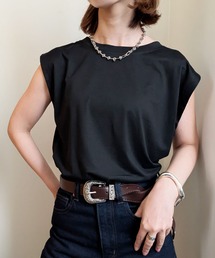 悩む時間を与えない、シンプルに着回しが効く。なめらかタッチで柔らかいノースリーブTシャツ