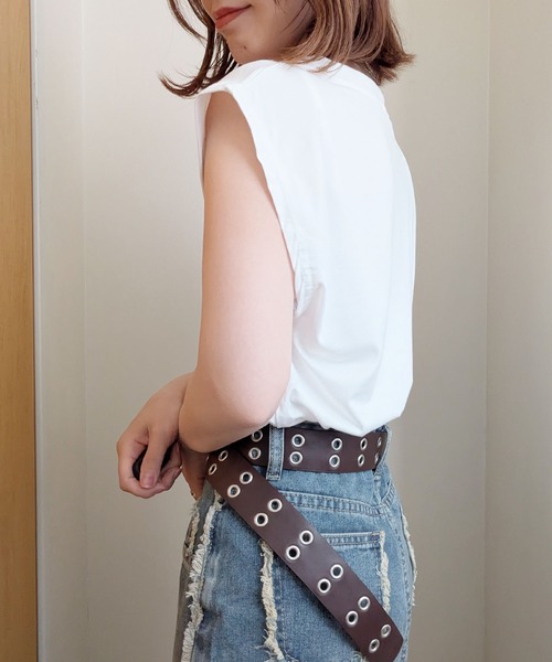 styiro(スタイロ)の「悩む時間を与えない、シンプルに着回しが効く。なめらかタッチで柔らかいノースリーブTシャツ(Tシャツ/カットソー・レディース・ブラック/ホワイト/ブラウン/ベージュ・L/XL/M)」の7枚目の写真