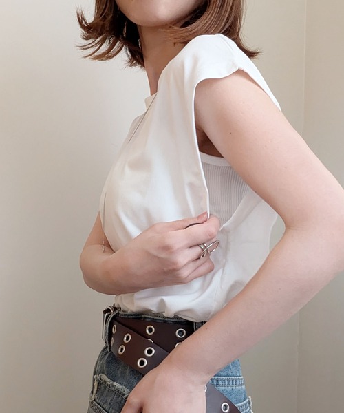 styiro(スタイロ)の「悩む時間を与えない、シンプルに着回しが効く。なめらかタッチで柔らかいノースリーブTシャツ(Tシャツ/カットソー・レディース・ブラック/ホワイト/ブラウン/ベージュ・L/XL/M)」の12枚目の写真