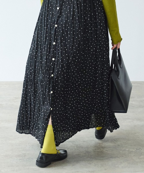 bulle de savon(ビュルデサボン)の「●しわしわdot print キャミワンピース(ワンピース・レディース・ブラック・FREE)」の14枚目の写真
