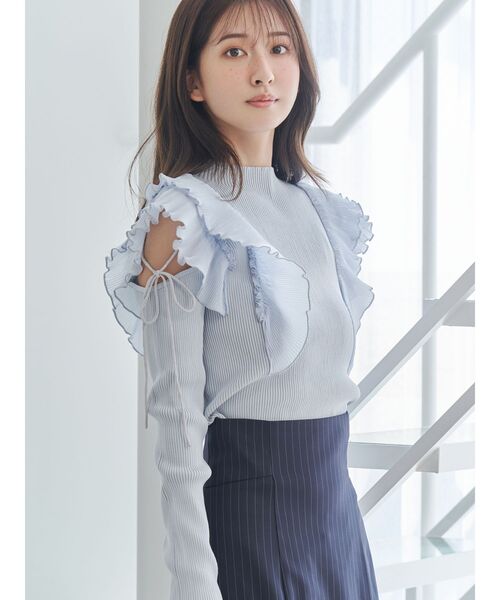 MERCURYDUO（マーキュリーデュオ）の「異素材プリーツラッフルリブニット（ニット/セーター・レディース・ブルー/オフホワイト/ベージュ/ブラック・FREE）」の4枚目の写真