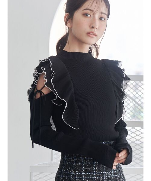 MERCURYDUO（マーキュリーデュオ）の「異素材プリーツラッフルリブニット（ニット/セーター・レディース・ブルー/オフホワイト/ベージュ/ブラック・FREE）」の3枚目の写真