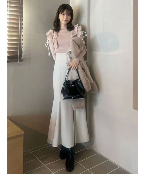 MERCURYDUO（マーキュリーデュオ）の「異素材プリーツラッフルリブニット（ニット/セーター・レディース・ブルー/オフホワイト/ベージュ/ブラック・FREE）」の5枚目の写真