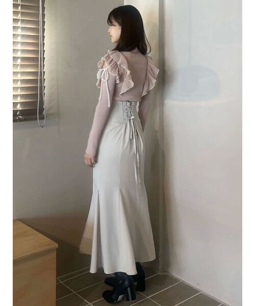 MERCURYDUO（マーキュリーデュオ）の「異素材プリーツラッフルリブニット（ニット/セーター・レディース・ブルー/オフホワイト/ベージュ/ブラック・FREE）」の8枚目の写真