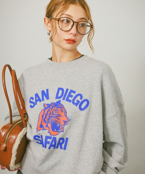 Russell Athletic（ラッセルアスレティック）の「【RUSSELL ATHLETIC (ラッセルアスレティック）】別注プリントスウェット（スウェット・レディース・ネイビー/スモーク/グレー・FREE）」の13枚目の写真