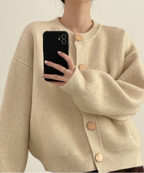 cammie(キャミー)の「ゴールドボタンニットカーディガン(カーディガン/ボレロ・レディース・レッド/オフホワイト/ライトベージュ/ベージュ・FREE)」の11枚目の写真