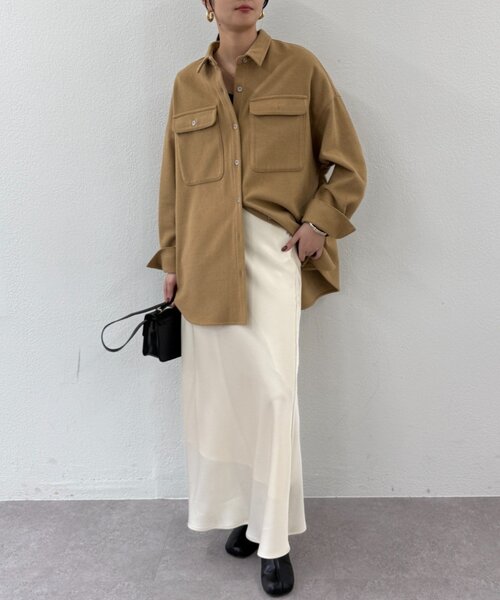 LOUNGEDRESS（ラウンジドレス）の「サテンマーメイドスカート（スカート・レディース・ブラック/ライトベージュ・MEDIUM/SMALL）」の14枚目の写真