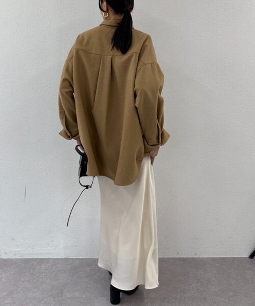 LOUNGEDRESS（ラウンジドレス）の「サテンマーメイドスカート（スカート・レディース・ブラック/ライトベージュ・MEDIUM/SMALL）」の16枚目の写真