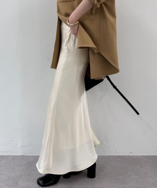 LOUNGEDRESS（ラウンジドレス）の「サテンマーメイドスカート（スカート・レディース・ブラック/ライトベージュ・MEDIUM/SMALL）」の19枚目の写真