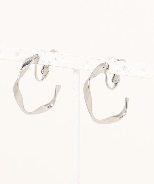 Three Four Time(スリーフォータイム)の「スクリューフープステンレスイヤリング(イヤリング・レディース・シルバー/ゴールド・FREE)」の11枚目の写真