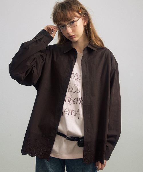 ELOOPS(イーループス)の「【ELOOPS】コットンレース切替 ミドル丈シャツ(シャツ/ブラウス・レディース・ブラウン/ブラック/アイボリー・FREE)」の3枚目の写真