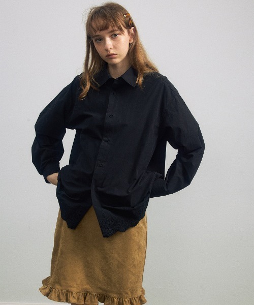 ELOOPS(イーループス)の「【ELOOPS】コットンレース切替 ミドル丈シャツ(シャツ/ブラウス・レディース・ブラウン/ブラック/アイボリー・FREE)」の2枚目の写真