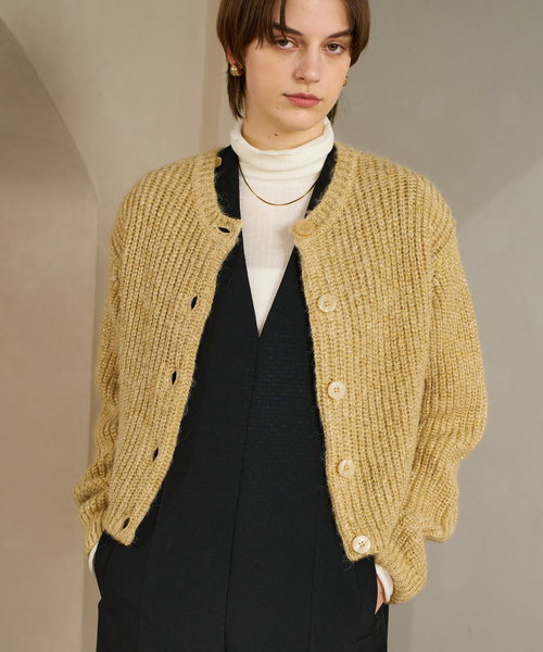 qualite（カリテ）の「【前後で着回し可能】2WAYラメニットカーディガン/秋服/冬服/ラメ/クリスマス/ローゲージニット（カーディガン/ボレロ・レディース・ベージュ/グレー・フリー）」の2枚目の写真