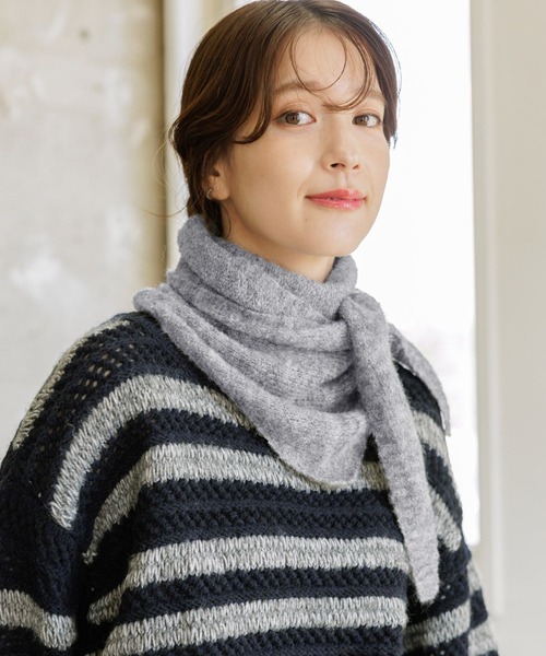 studio CLIP(スタディオクリップ)の「ニット三角フワフワストール(ストール/ショール・レディース・レッド/ブルー/グレー・FREE)」の12枚目の写真