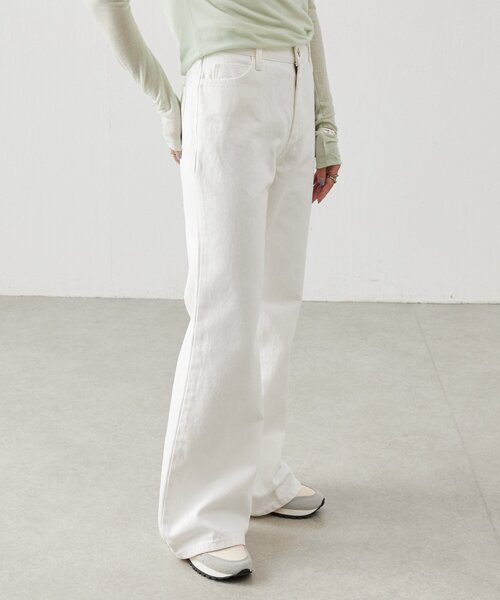 BEARDSLEY（ビアズリー）の「《LEVAR》裾フレアジーンズ（ホワイト）（デニムパンツ・レディース・ホワイト・MEDIUM）」の17枚目の写真