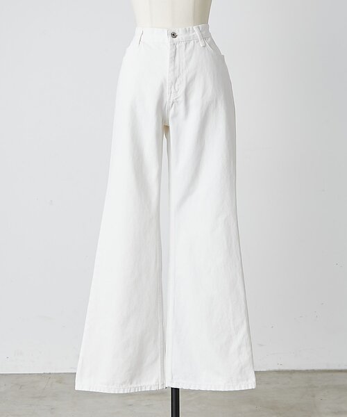 BEARDSLEY（ビアズリー）の「《LEVAR》裾フレアジーンズ（ホワイト）（デニムパンツ・レディース・ホワイト・MEDIUM）」の6枚目の写真