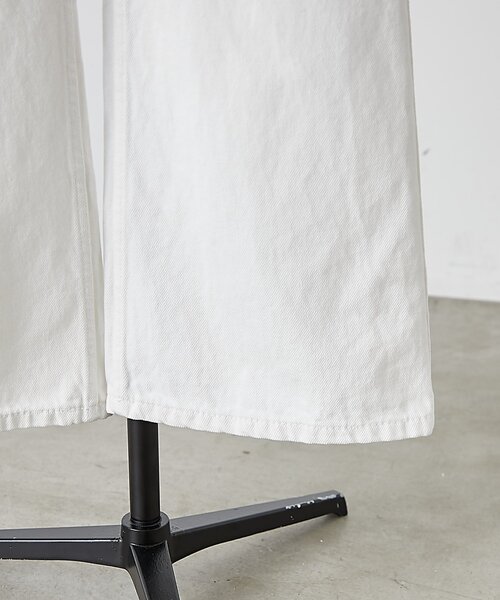 BEARDSLEY（ビアズリー）の「《LEVAR》裾フレアジーンズ（ホワイト）（デニムパンツ・レディース・ホワイト・MEDIUM）」の8枚目の写真