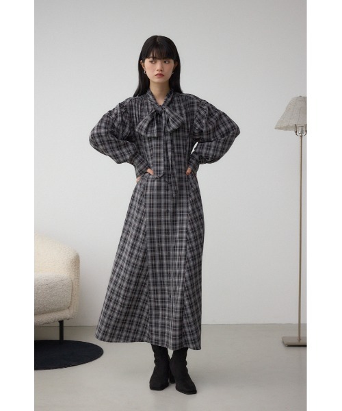 AZUL by moussy（アズールバイマウジー）の「チェックボウタイワンピース（ワンピース・レディース・ブラウン系その他/ブラック系その他・SMALL/MEDIUM）」の3枚目の写真