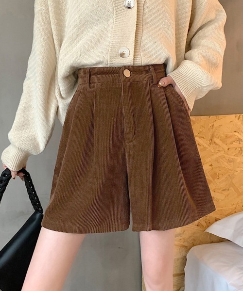 NANEA(ナネア)の「コーデュロイショートパンツ(その他パンツ・レディース・ホワイト/ブラック/ブラウン・SMALL/MEDIUM/LARGE)」の3枚目の写真