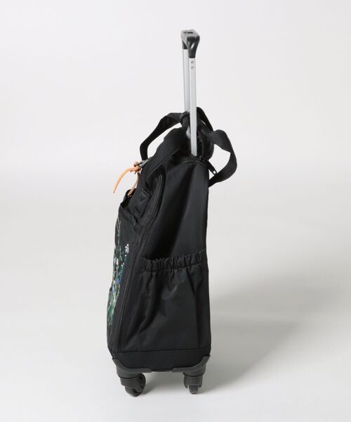 フラワーバレー刺繍キャリーバッグ（スーツケース/キャリーバッグ