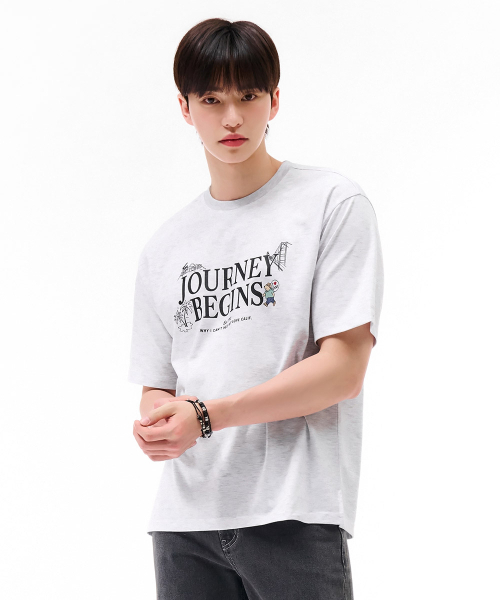 CHASECULT（チェイスカルト）の「ユニセックスレタリンググラフィック半袖Tシャツ-グレー（Tシャツ/カットソー・メンズ・ライトグレー・90/100/95/105）」の2枚目の写真
