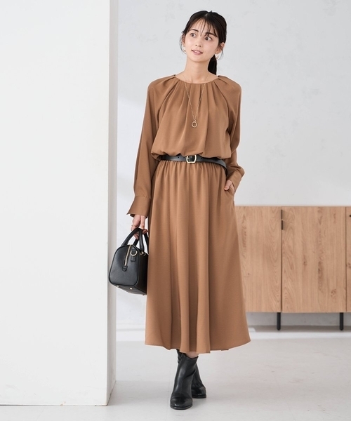a.v.v(アーヴェヴェ)の「【洗える】セットアップ見えサテンワンピース(ワンピース・レディース・チャコールグレー/サンドベージュ・38/40)」の19枚目の写真