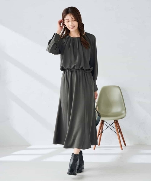 a.v.v(アーヴェヴェ)の「【洗える】セットアップ見えサテンワンピース(ワンピース・レディース・チャコールグレー/サンドベージュ・38/40)」の12枚目の写真