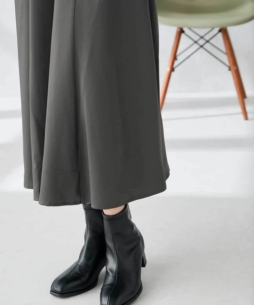 a.v.v(アーヴェヴェ)の「【洗える】セットアップ見えサテンワンピース(ワンピース・レディース・チャコールグレー/サンドベージュ・38/40)」の9枚目の写真
