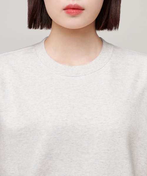 MUSINSA STANDARD WOMAN（ムシンサスタンダードウーマン）の「ウィメンズ 起毛 セミオーバーサイズ スウェットシャツ [オートミール]（スウェット・レディース・その他・LARGE/SMALL/MEDIUM/X-SMALL）」の3枚目の写真