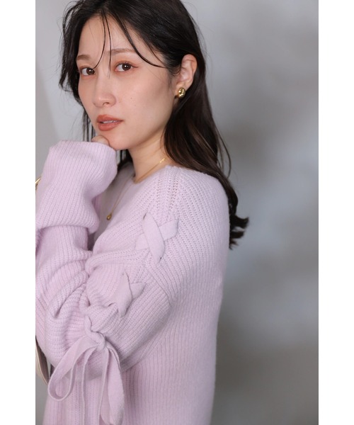 Apuweiser-riche（アプワイザーリッシェ）の「レースアップニット