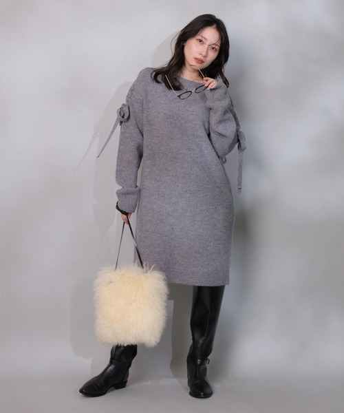 Apuweiser-riche（アプワイザーリッシェ）の「レースアップニット