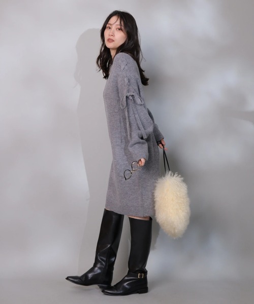 Apuweiser-riche（アプワイザーリッシェ）の「レースアップニット