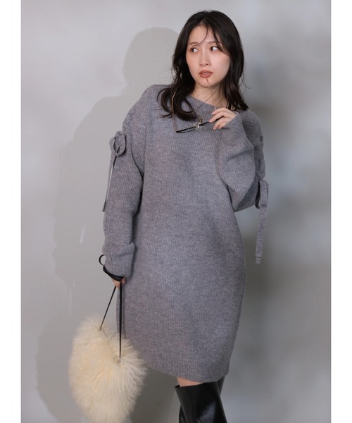 Apuweiser-riche（アプワイザーリッシェ）の「レースアップニット