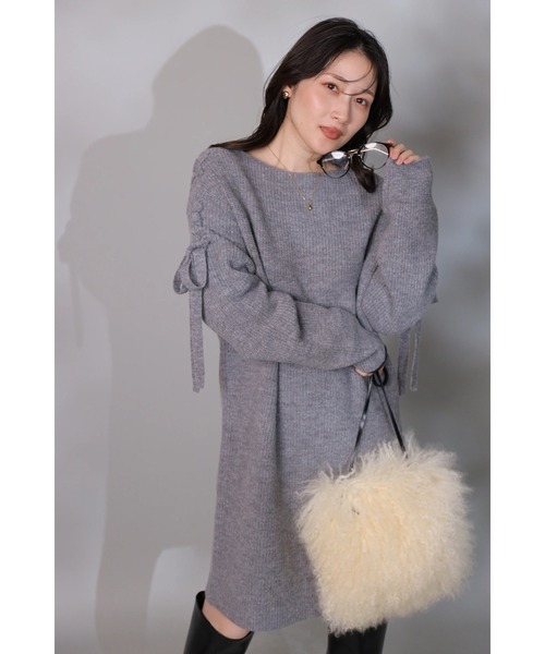 Apuweiser-riche（アプワイザーリッシェ）の「レースアップニット