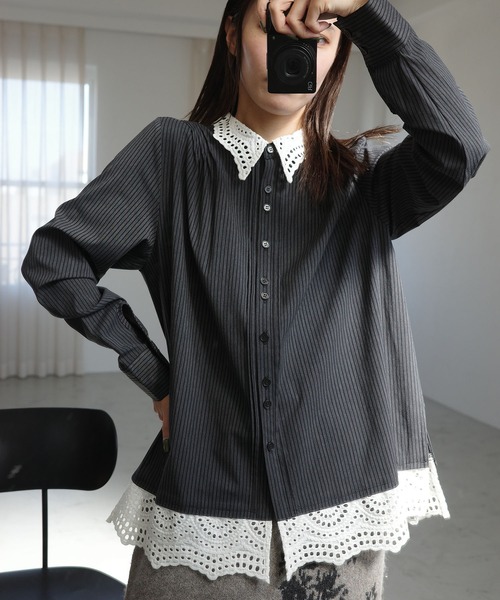 WILLFULLY(ウィルフリー)の「lace collar hem shoulder pintuck SH(シャツ/ブラウス・レディース・チャコール/サックスブルー/アイボリー・FREE)」の3枚目の写真