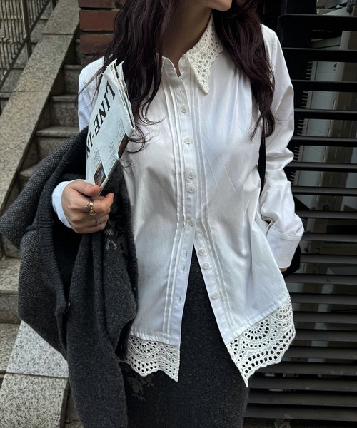 WILLFULLY(ウィルフリー)の「lace collar hem shoulder pintuck SH(シャツ/ブラウス・レディース・チャコール/サックスブルー/アイボリー・FREE)」の4枚目の写真