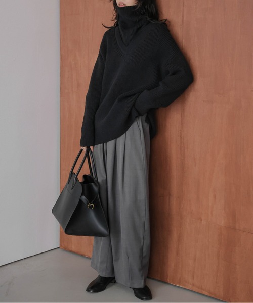 AMELY（エミリー）の「ネックウォーマー付き Vネック リブニット トップス（ニット/セーター・レディース・ブラック/ベージュ/モカ・フリー）」の9枚目の写真