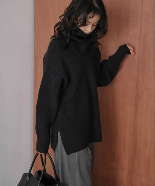 AMELY（エミリー）の「ネックウォーマー付き Vネック リブニット トップス（ニット/セーター・レディース・ブラック/ベージュ/モカ・フリー）」の10枚目の写真
