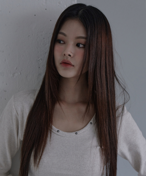 5OML(オーオーエムエル)の「ネックラインラウンドリベットロングスリーブオートミール(Tシャツ/カットソー・レディース・オートミール・FREE)」の4枚目の写真