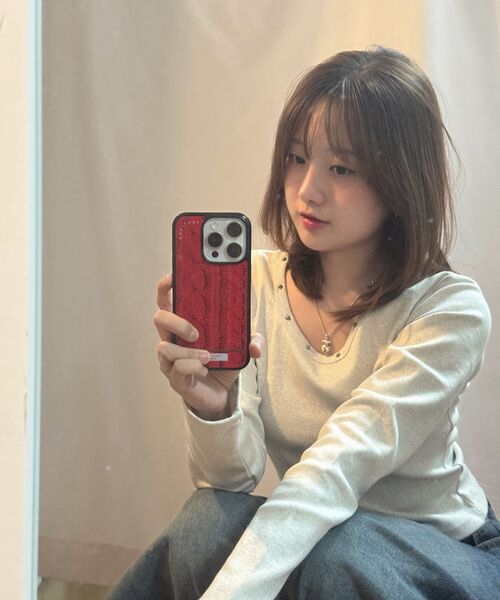 5OML(オーオーエムエル)の「ネックラインラウンドリベットロングスリーブオートミール(Tシャツ/カットソー・レディース・オートミール・FREE)」の2枚目の写真