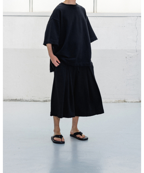 ANGLAN（アングラン）の「Valley Tuck Sweat Half Pants - Black（その他パンツ・メンズ・その他・ONE SIZE）」の4枚目の写真
