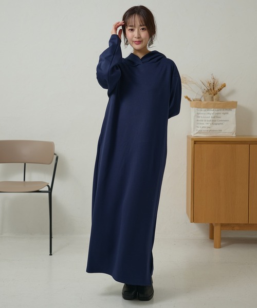 DAYRA(デイラ)の「ソリッドカラー フーデット 長袖 マキシ ワンピース(ワンピース・レディース・ネイビー/ブラウン/グリーン/グレー/グレイッシュベージュ/ブラック・S/FREE)」の6枚目の写真