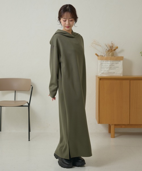 DAYRA(デイラ)の「ソリッドカラー フーデット 長袖 マキシ ワンピース(ワンピース・レディース・ネイビー/ブラウン/グリーン/グレー/グレイッシュベージュ/ブラック・S/FREE)」の14枚目の写真