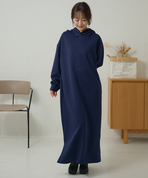 DAYRA(デイラ)の「ソリッドカラー フーデット 長袖 マキシ ワンピース(ワンピース・レディース・ネイビー/ブラウン/グリーン/グレー/グレイッシュベージュ/ブラック・S/FREE)」の20枚目の写真