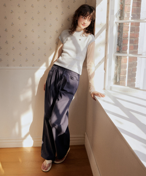 ADAUL（アダウル）の「Back label natural banding wide pants - navy（その他パンツ・レディース・ネイビー・SMALL/MEDIUM）」の2枚目の写真