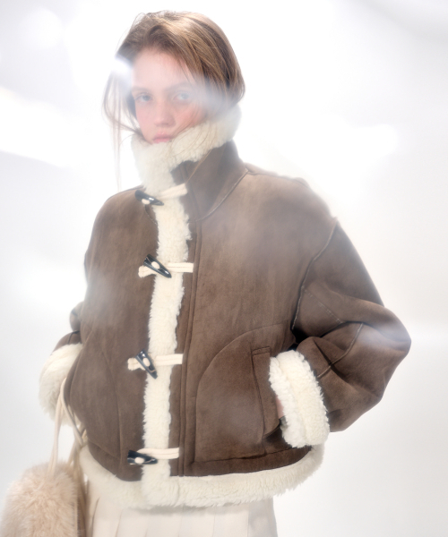 ETMON(エトモン)の「High-Neck Suede Mustang Coat, Brown(ムートンコート・レディース・その他・FREE)」の9枚目の写真